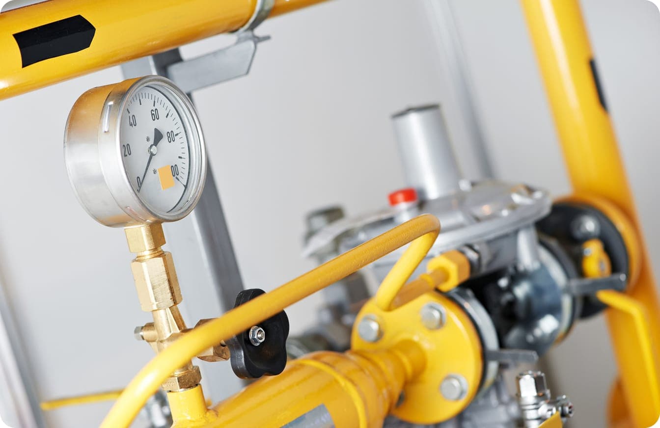 Heating-system pressure gauge and yellow gas piping